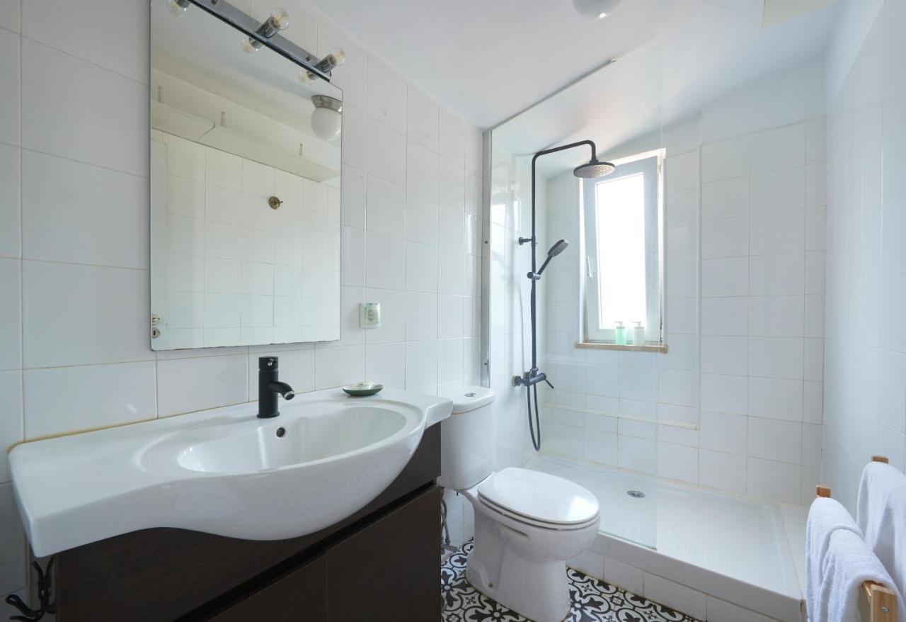 Bright Apt W Balcony, Ac, Parking, By Timecooler Lisbon Exterior photo